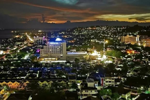 Suasana Malam Kota Balikpapan yang Modern