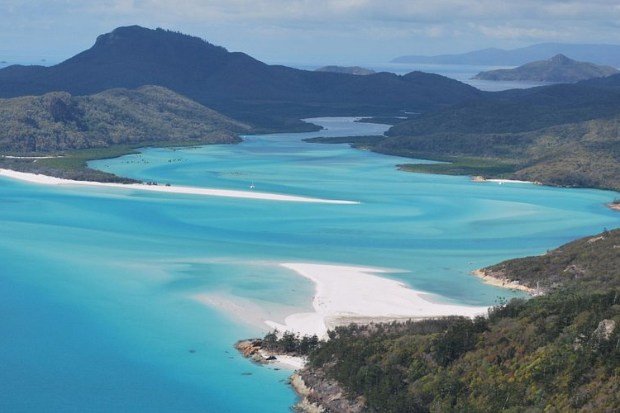 Wisata Whitehaven Beach Australia dengan pasir putih yang ikonik