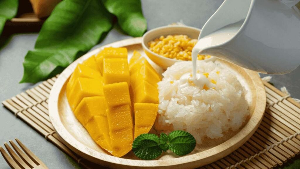 Mango Sticky Rice Lembut dengan Saus Santan Creamy