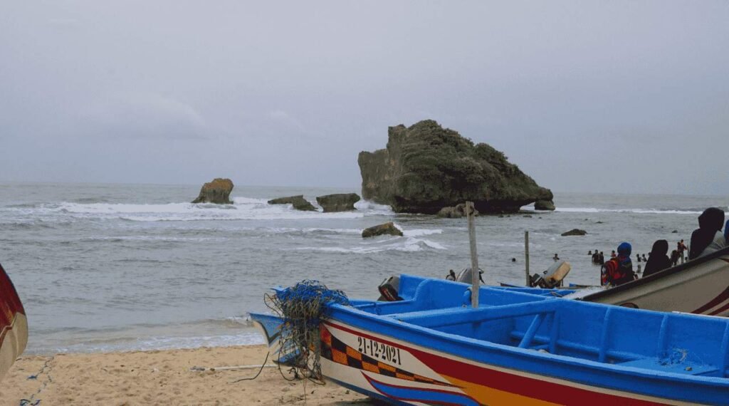Pantai Drini dan Cerita Tenang di Selatan Gunungkidul
