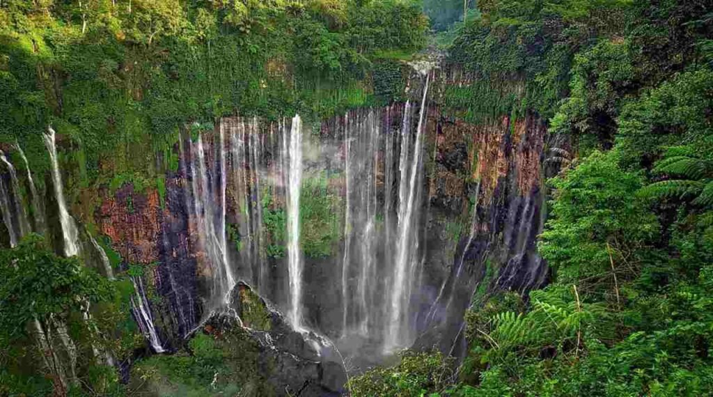 Air Terjun Tumpak Sewu, Petualangan Menyusuri Keajaiban Alam Jawa Timur