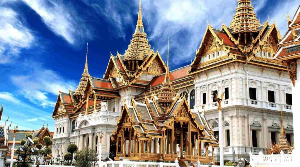 Menjelajahi The Grand Palace di Jantung Bangkok