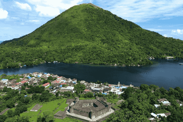 Kehidupan Masyarakat Lokal