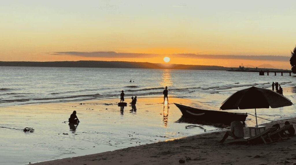 Pesona Alami Pantai Nirwana Bau Bau