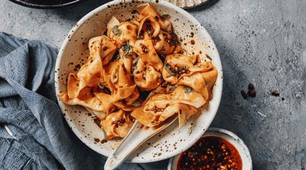 Wonton Chili Oil, Perpaduan Lembut dan Pedas yang Bikin Ketagihan
